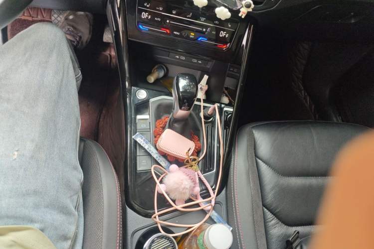Used Volkswagen Tayron 2022 330TSI Two-Wheel Drive Luxury Connect Plus Version Gear Lever