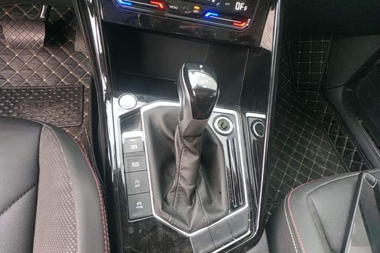 Used Volkswagen Tayron 2022 280TSI Two-Wheel Drive Luxury Smart Connectivity Version Gear Lever