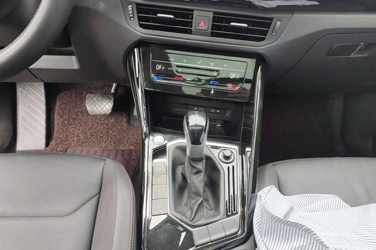 Used Volkswagen Tayron 2022 330TSI Two-Wheel Drive Luxury Smart Connectivity Version Gear Lever