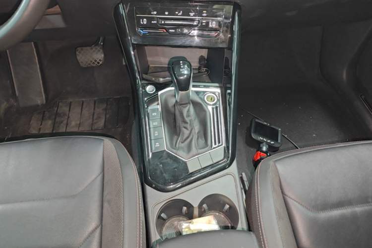 Used Volkswagen Tayron 2022 330TSI Two-Wheel Drive Luxury Smart Connectivity Version Gear Lever