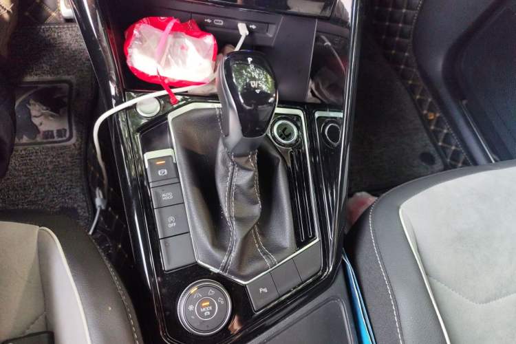 Used Volkswagen Tayron 2022 380TSI Four-Wheel Drive R-Line Connected Version Gear Lever
