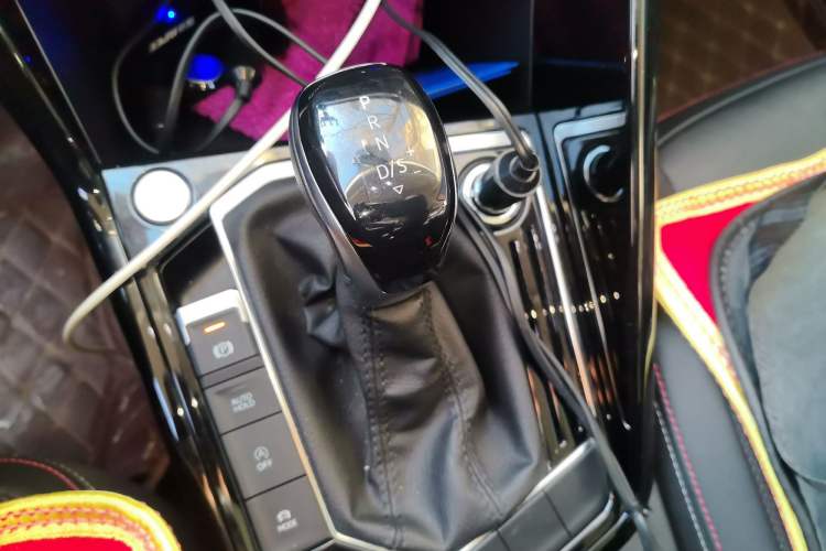 Used Volkswagen Tayron 2022 280TSI Two-Wheel Drive Luxury Smart Connectivity Version Gear Lever