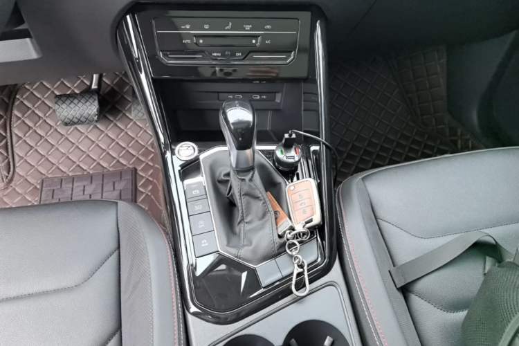 Used Volkswagen Tayron 2022 330TSI Two-Wheel Drive Luxury Smart Connectivity Version Gear Lever