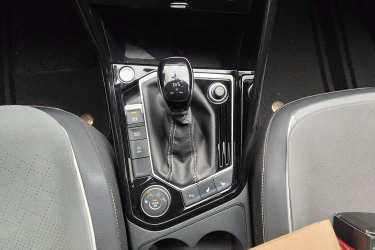 Used Volkswagen Tayron 2022 380TSI Four-Wheel Drive R-Line Connected Version Gear Lever