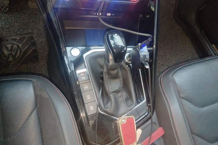 Used Volkswagen Tayron 2022 330TSI Two-Wheel Drive Luxury Smart Connectivity Version Gear Lever