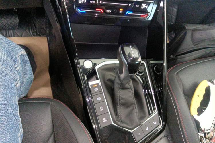Used Volkswagen Tayron 2022 280TSI Two-Wheel Drive Luxury Smart Connectivity Version Gear Lever