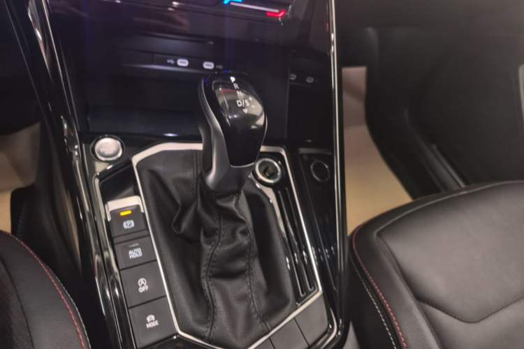 Used Volkswagen Tayron 2022 330TSI Two-Wheel Drive Luxury Connect Plus Version Gear Lever