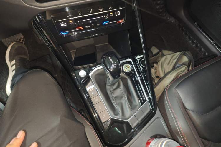Used Volkswagen Tayron 2022 330TSI Two-Wheel Drive Luxury Smart Connectivity Version Gear Lever