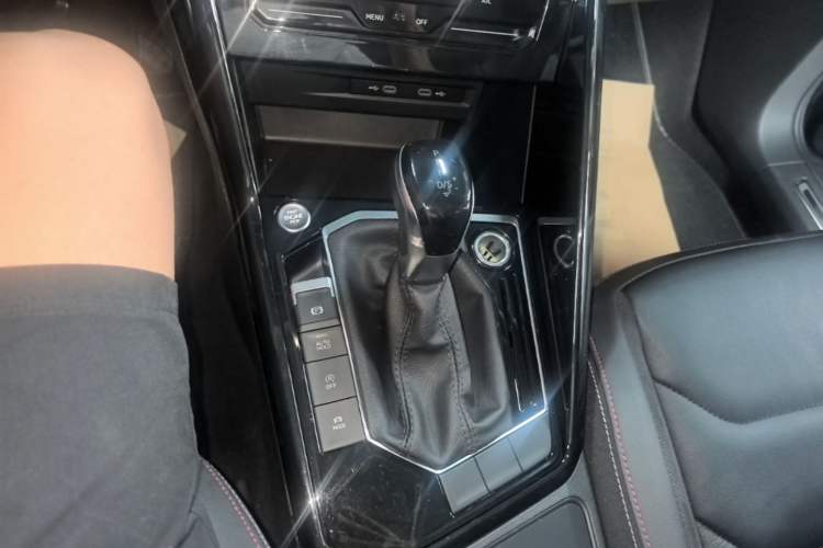Used Volkswagen Tayron 2022 330TSI Two-Wheel Drive Luxury Smart Connectivity Version Gear Lever