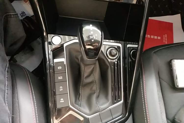 Used Volkswagen Tayron 2022 330TSI Two-Wheel Drive Luxury Smart Connectivity Version Gear Lever