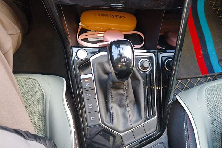 Used Volkswagen Tayron 2022 280TSI Two-Wheel Drive Luxury Smart Connectivity Version Gear Lever