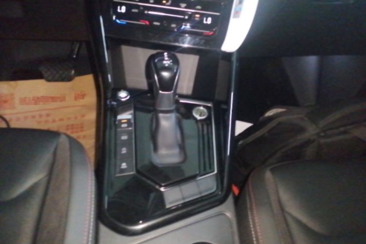 Used Volkswagen Tayron 2022 280TSI Two-Wheel Drive Luxury Smart Connectivity Version Gear Lever