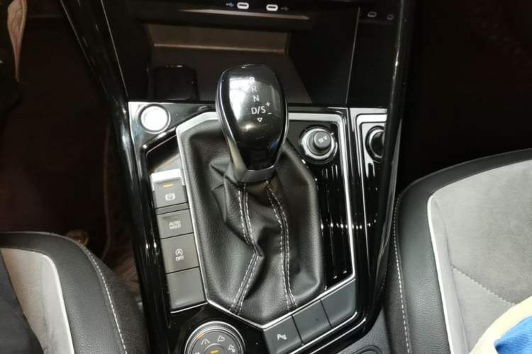 Used Volkswagen Tayron 2022 380TSI Four-Wheel Drive R-Line Connected Version Gear Lever