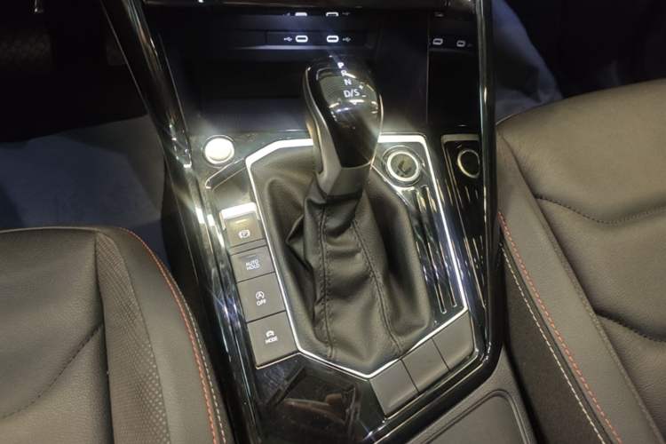 Used Volkswagen Tayron 2022 330TSI Two-Wheel Drive Luxury Smart Connectivity Version Gear Lever