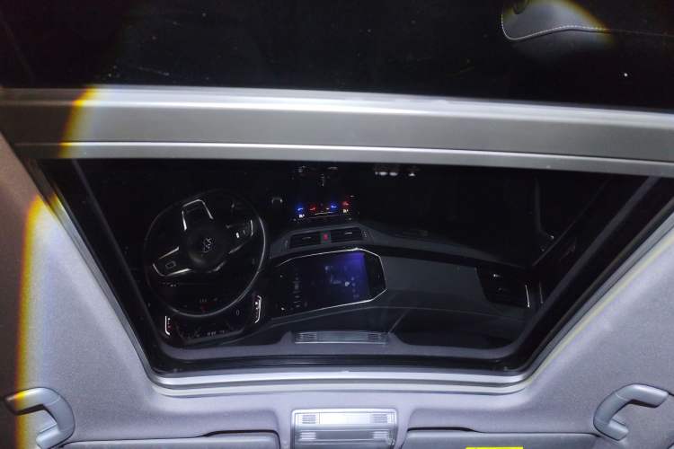 Used Volkswagen Tayron 2022 380TSI Four-Wheel Drive R-Line Connected Version Headliner