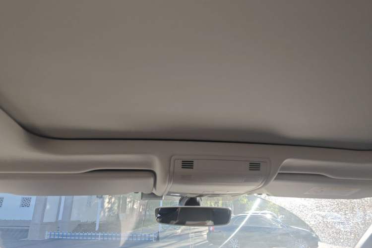 Used Volkswagen Tayron 2022 280TSI Two-Wheel Drive Luxury Smart Connectivity Version Headliner