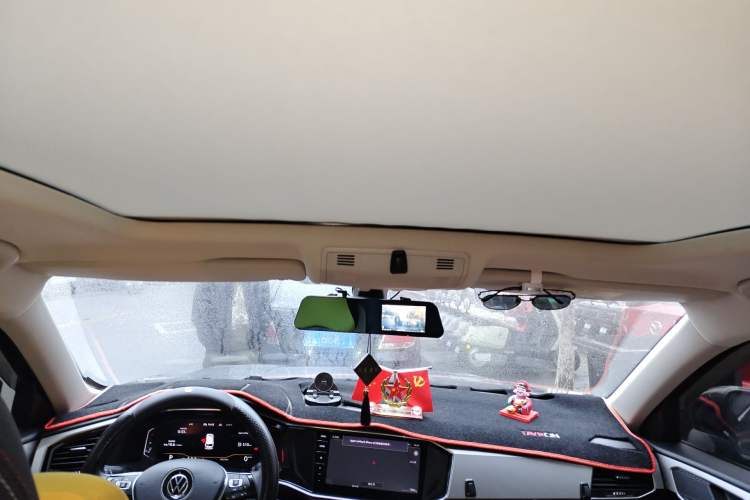 Used Volkswagen Tayron 2022 330TSI Two-Wheel Drive Luxury Smart Connectivity Version Headliner