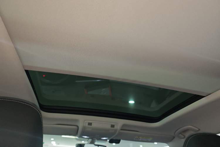 Used Volkswagen Tayron 2022 330TSI Two-Wheel Drive Luxury Smart Connectivity Version Headliner