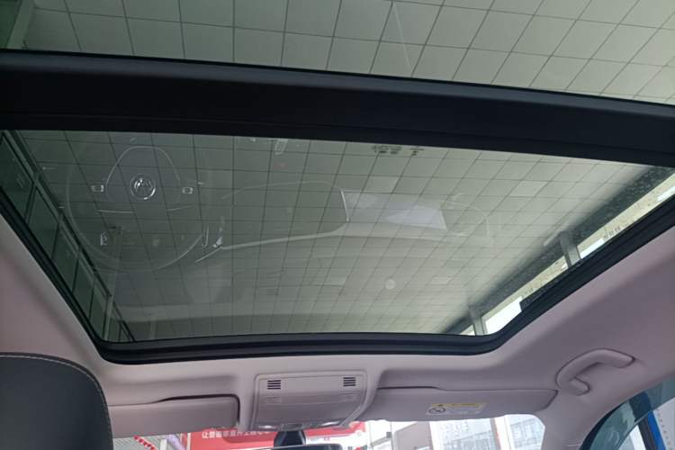 Used Volkswagen Tayron 2022 330TSI Two-Wheel Drive Luxury Connect Plus Version Headliner