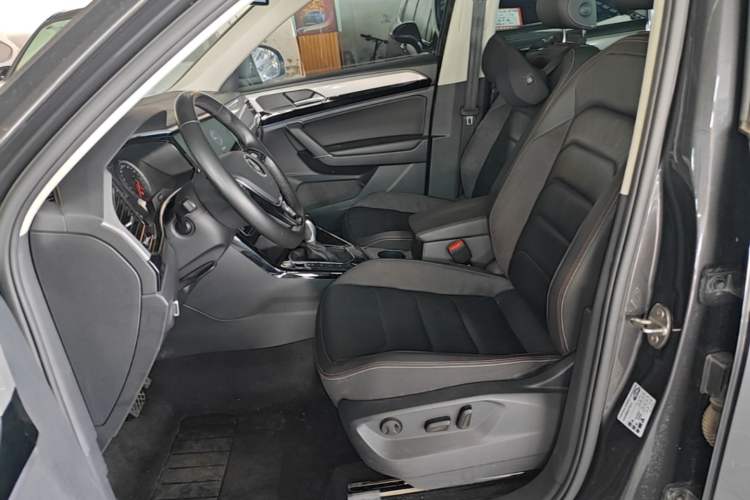 Used Volkswagen Tayron 2022 330TSI Two-Wheel Drive Luxury Smart Connectivity Version Left Front Seat