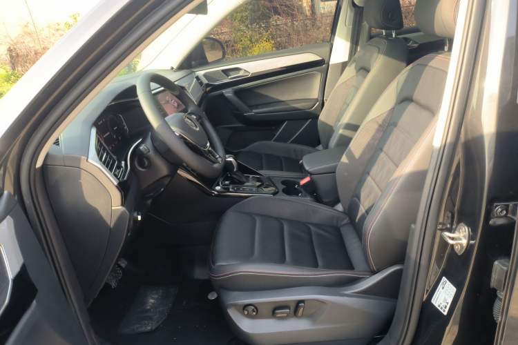 Used Volkswagen Tayron 2022 330TSI Two-Wheel Drive Luxury Connect Plus Version Left Front Seat