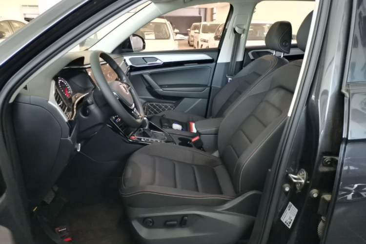 Used Volkswagen Tayron 2022 330TSI Two-Wheel Drive Luxury Smart Connectivity Version Left Front Seat