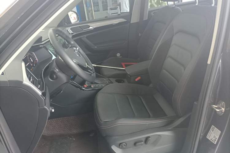 Used Volkswagen Tayron 2022 330TSI Two-Wheel Drive Luxury Connect Plus Version Left Front Seat