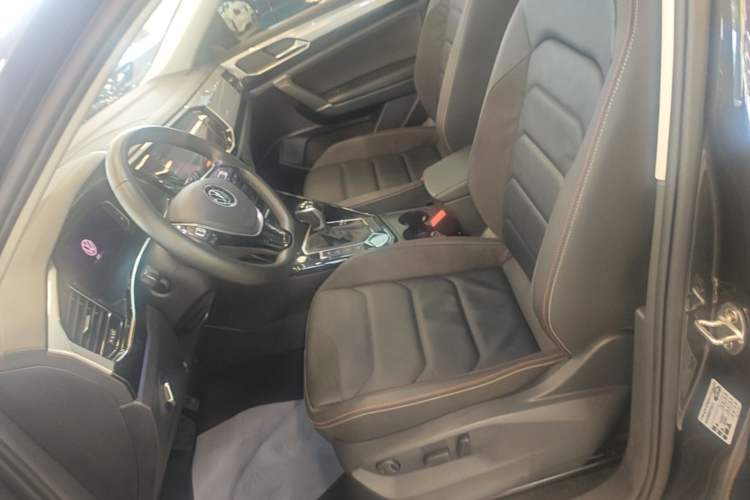 Used Volkswagen Tayron 2022 330TSI Two-Wheel Drive Luxury Smart Connectivity Version Left Front Seat