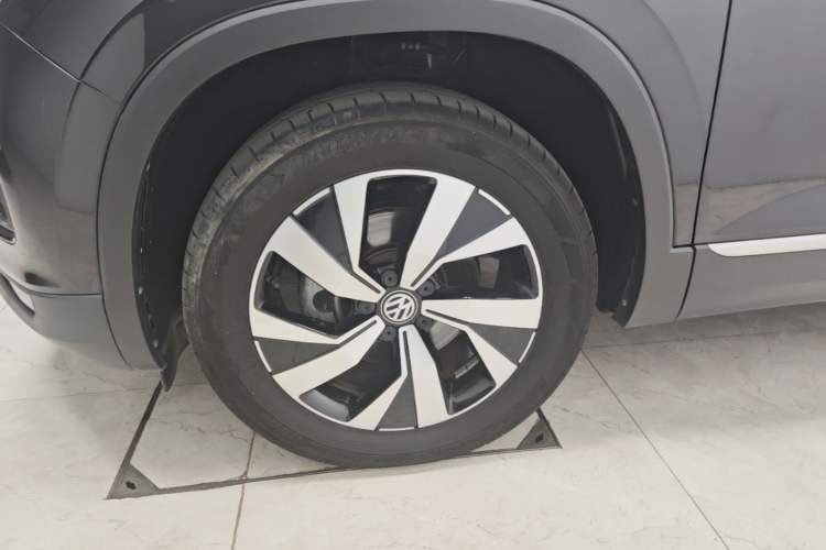 Used Volkswagen Tayron 2022 280TSI Two-Wheel Drive Luxury Smart Connectivity Version Left Front Wheel Hub