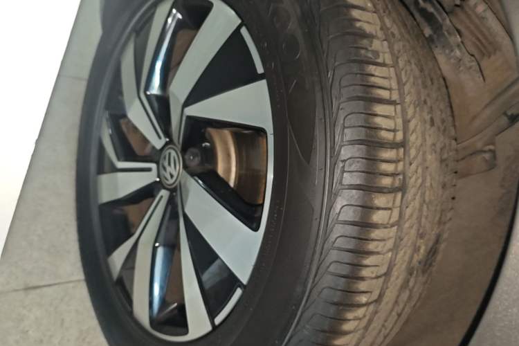 Used Volkswagen Tayron 2022 330TSI Two-Wheel Drive Luxury Smart Connectivity Version Left Front Wheel Hub