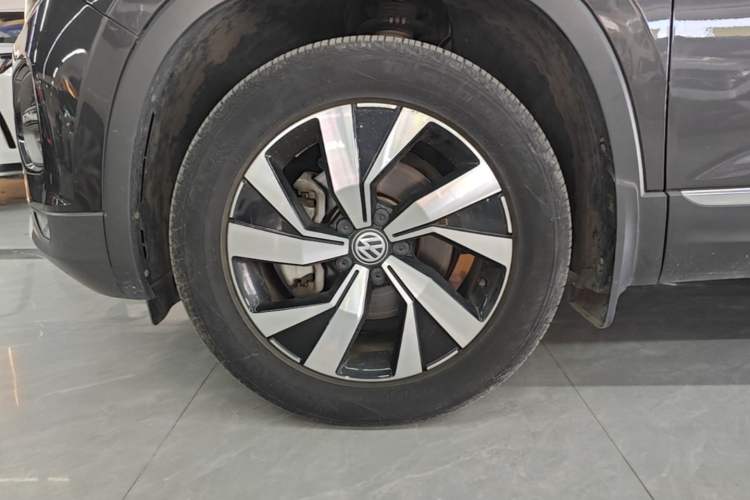 Used Volkswagen Tayron 2022 330TSI Two-Wheel Drive Luxury Smart Connectivity Version Left Front Wheel Hub