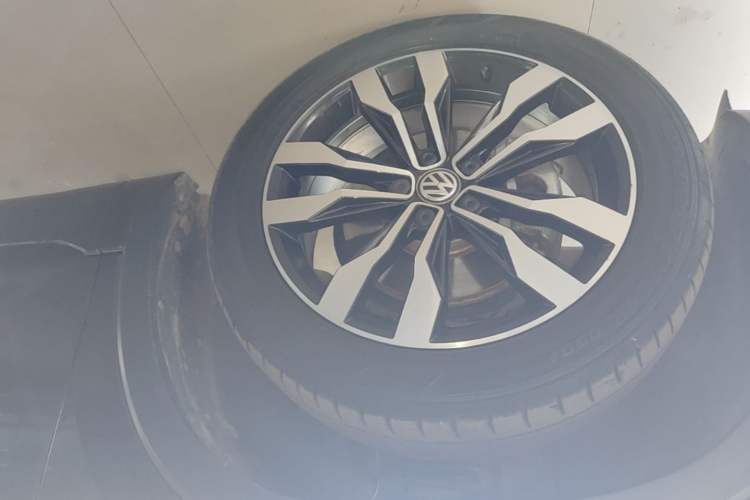 Used Volkswagen Tayron 2022 380TSI Four-Wheel Drive R-Line Connected Version Left Front Wheel Hub