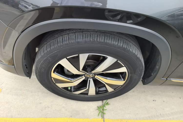 Used Volkswagen Tayron 2022 330TSI Two-Wheel Drive Luxury Smart Connectivity Version Left Front Wheel Hub