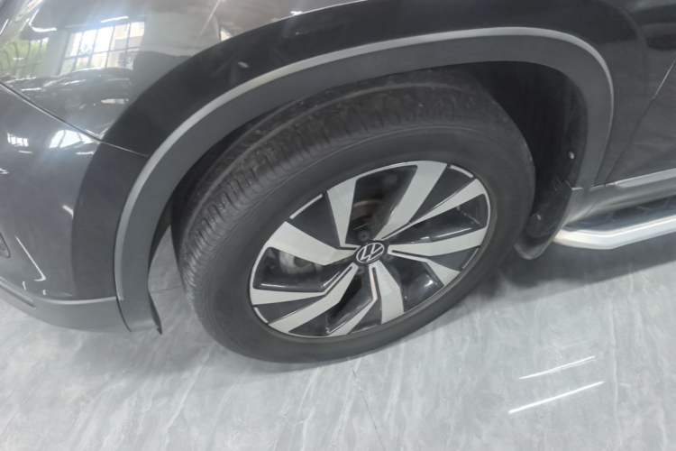 Used Volkswagen Tayron 2022 330TSI Two-Wheel Drive Luxury Smart Connectivity Version Left Front Wheel Hub
