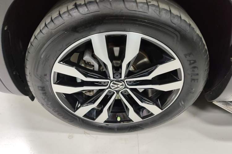 Used Volkswagen Tayron 2022 380TSI Four-Wheel Drive R-Line Connected Version Left Front Wheel Hub