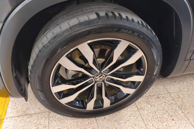 Used Volkswagen Tayron 2022 380TSI Four-Wheel Drive R-Line Connected Version Left Front Wheel Hub