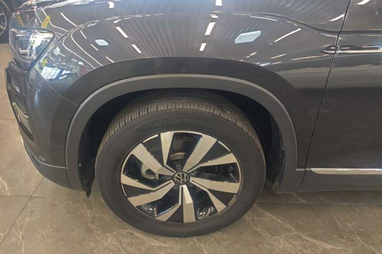 Used Volkswagen Tayron 2022 330TSI Two-Wheel Drive Luxury Smart Connectivity Version Left Front Wheel Hub