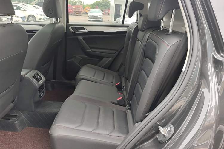 Used Volkswagen Tayron 2022 330TSI Two-Wheel Drive Luxury Smart Connectivity Version Left Rear Seat