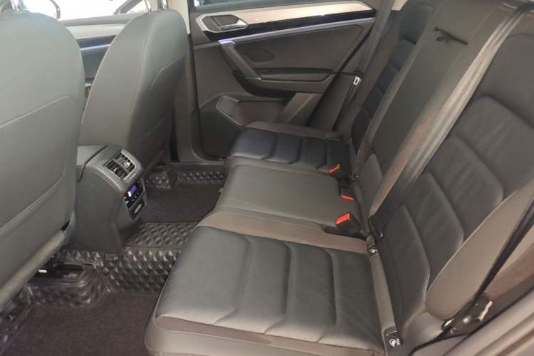 Used Volkswagen Tayron 2022 330TSI Two-Wheel Drive Luxury Smart Connectivity Version Left Rear Seat