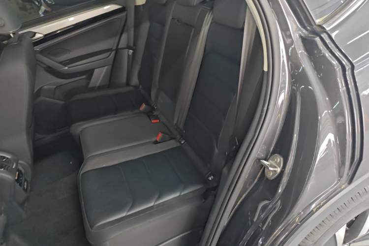 Used Volkswagen Tayron 2022 330TSI Two-Wheel Drive Luxury Smart Connectivity Version Left Rear Seat