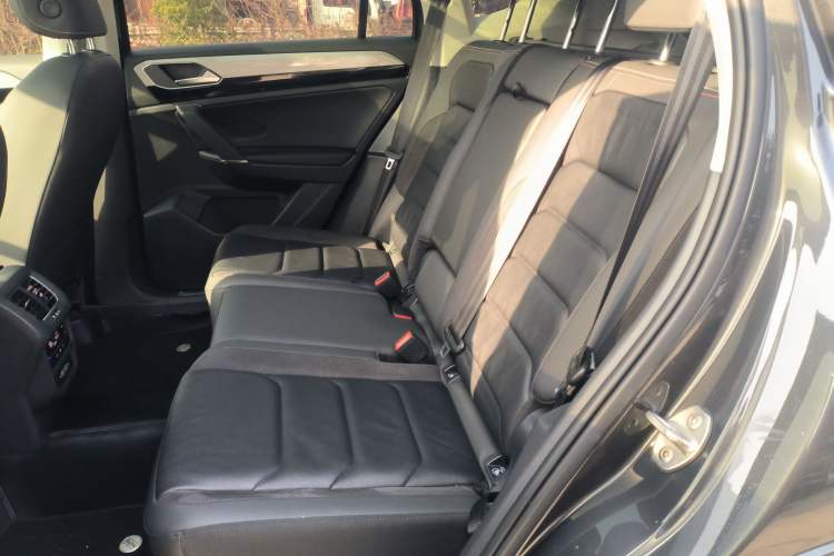 Used Volkswagen Tayron 2022 330TSI Two-Wheel Drive Luxury Connect Plus Version Left Rear Seat