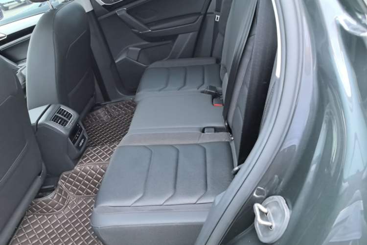 Used Volkswagen Tayron 2022 330TSI Two-Wheel Drive Luxury Smart Connectivity Version Left Rear Seat