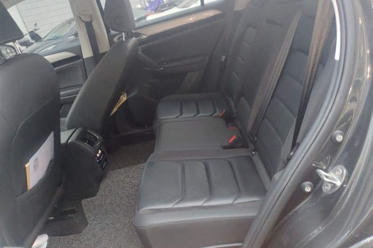 Used Volkswagen Tayron 2022 330TSI Two-Wheel Drive Luxury Smart Connectivity Version Left Rear Seat