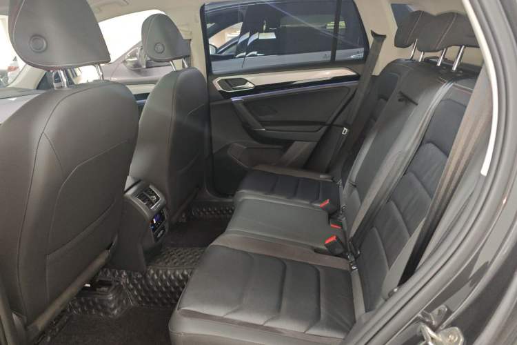 Used Volkswagen Tayron 2022 330TSI Two-Wheel Drive Luxury Smart Connectivity Version Left Rear Seat