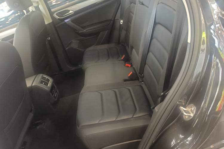 Used Volkswagen Tayron 2022 330TSI Two-Wheel Drive Luxury Smart Connectivity Version Left Rear Seat