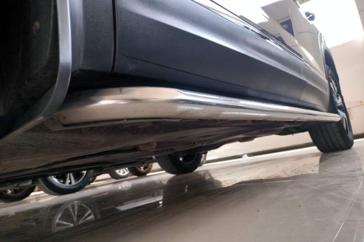 Used Volkswagen Tayron 2022 280TSI Two-Wheel Drive Luxury Smart Connectivity Version Left Side Sill