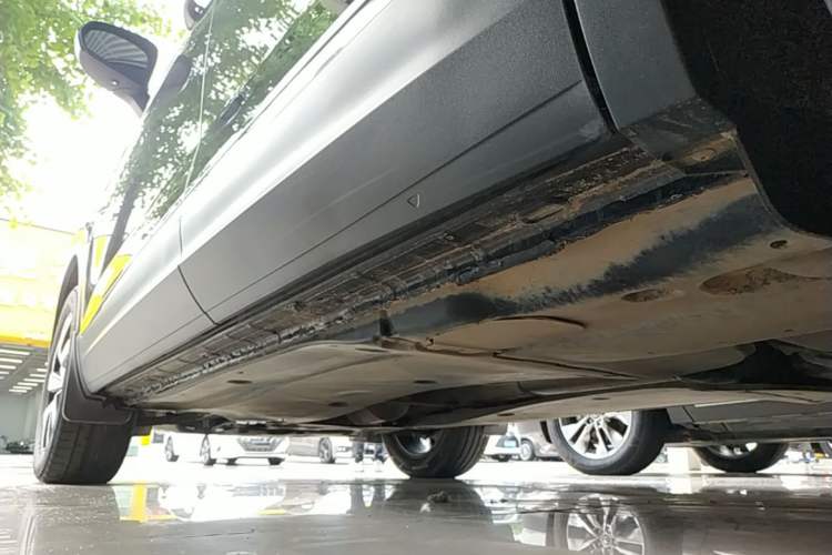 Used Volkswagen Tayron 2022 330TSI Two-Wheel Drive Luxury Smart Connectivity Version Left Side Sill