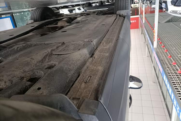 Used Volkswagen Tayron 2022 330TSI Two-Wheel Drive Luxury Connect Plus Version Left Side Sill