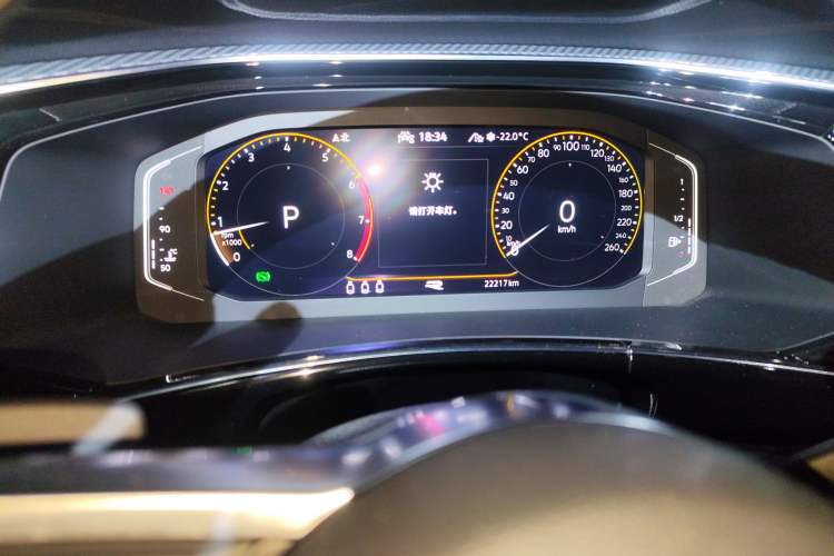 Used Volkswagen Tayron 2022 380TSI Four-Wheel Drive R-Line Connected Version Odometer Close Up