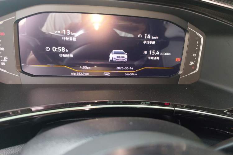 Used Volkswagen Tayron 2022 380TSI Four-Wheel Drive R-Line Connected Version Odometer Close Up